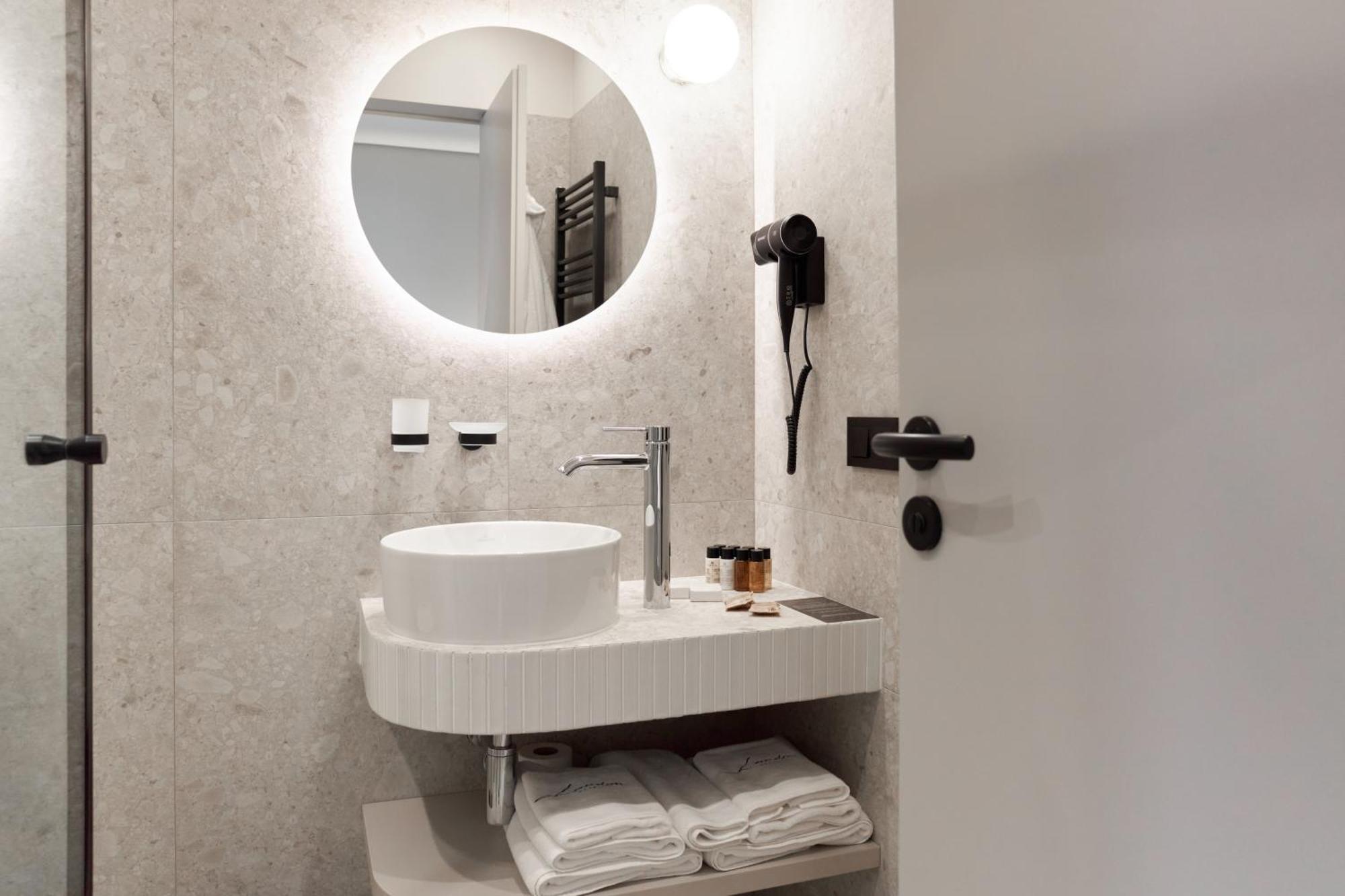 Hotel Laudon Użhorod Zewnętrze zdjęcie