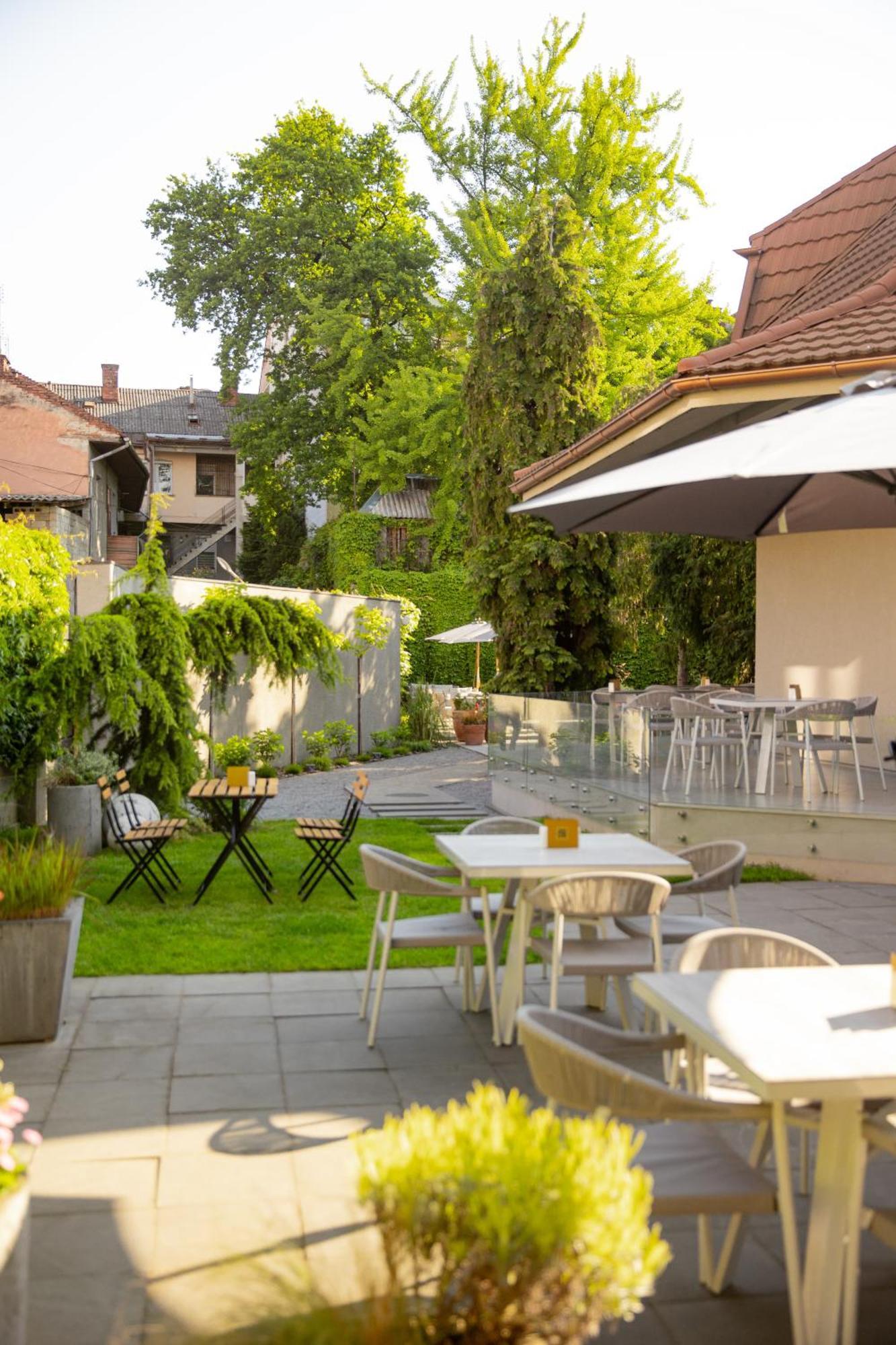 Hotel Laudon Użhorod Zewnętrze zdjęcie
